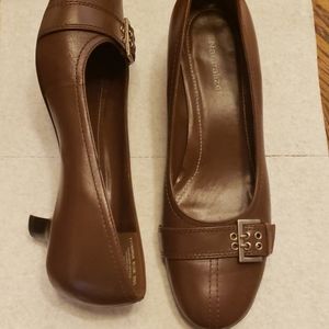 NATURALIZER Womens 8.5 Med brown kitten heel